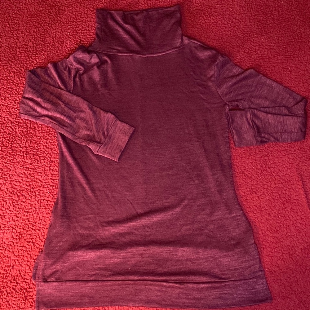 Maroon turtleneck 3/4 sleeve